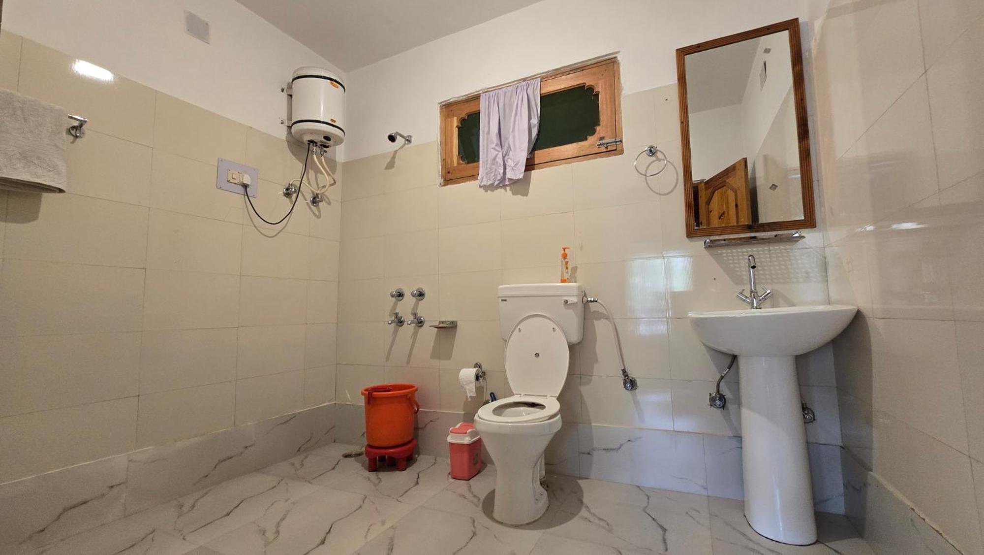 Sharda Resort-Tirthan Valley Banjar Екстер'єр фото